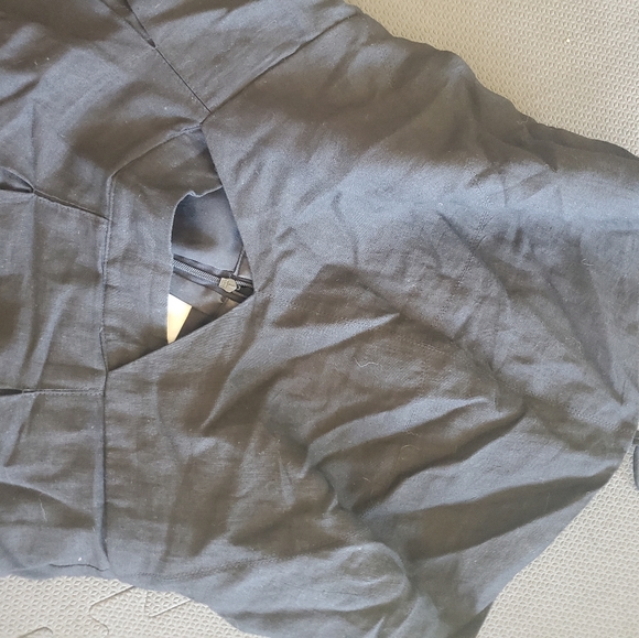 Linen dress with full skirt, halter and cut out - Picture 2 of 2